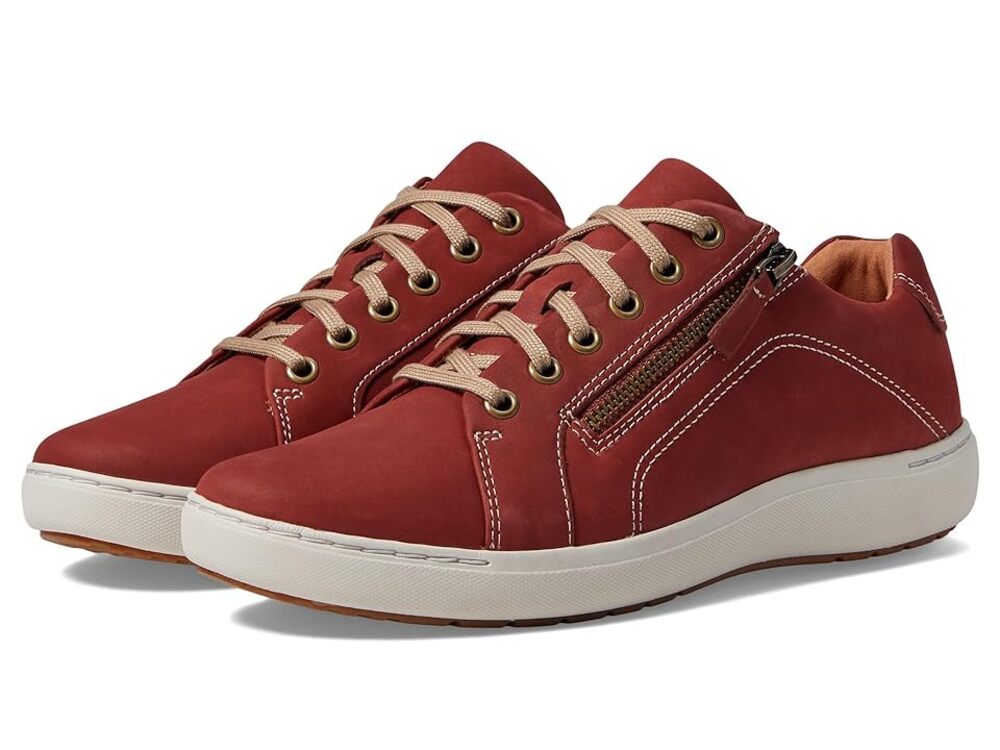 USED  Clarks Unisex Nalle Lace Sneaker, Chestnut N,  9.5  US Women
